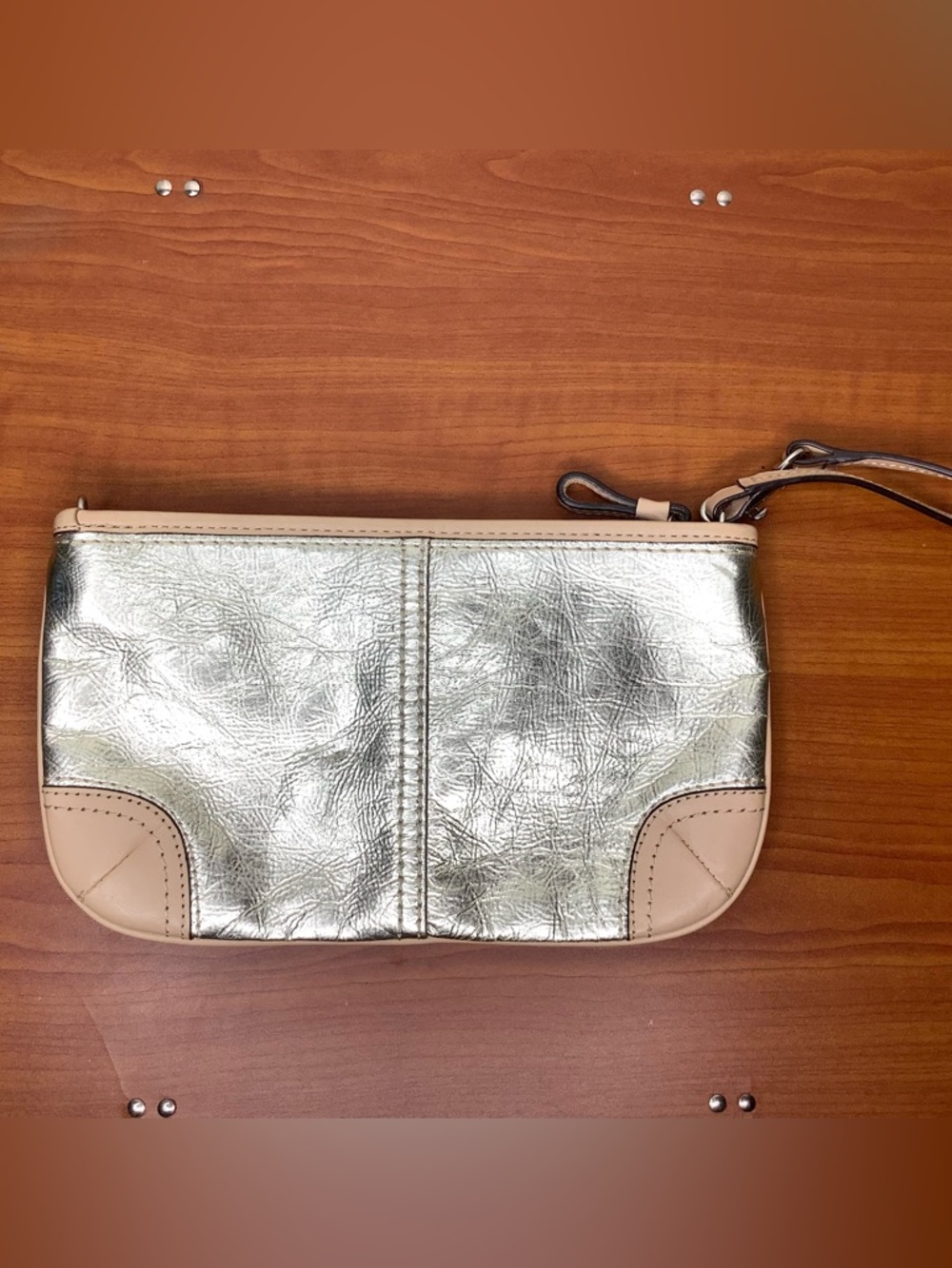 < Coach XL Large Metallic Silver and Cream Beige Leather Wristlet > - Picture 7 of 8
